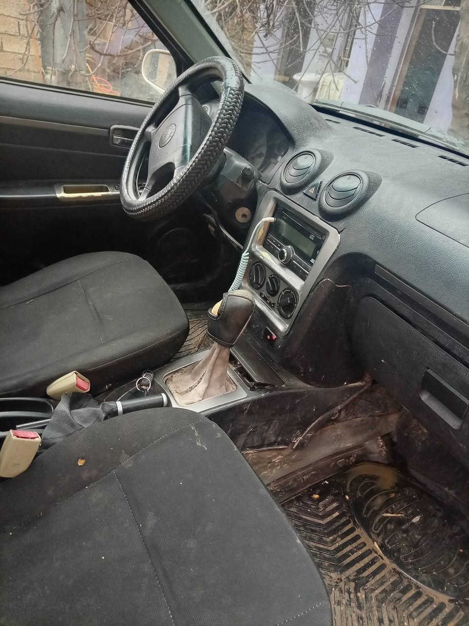 عندي سياره سيكي موديل ٢٠١٣ كص جديده أغلف اسواد محرك كير شراط رقم بغداد  اترايد وكاله آتريد
 تحويل  بيها بس التكم جهات النفر من يم السائق 
للتوصل ***********
