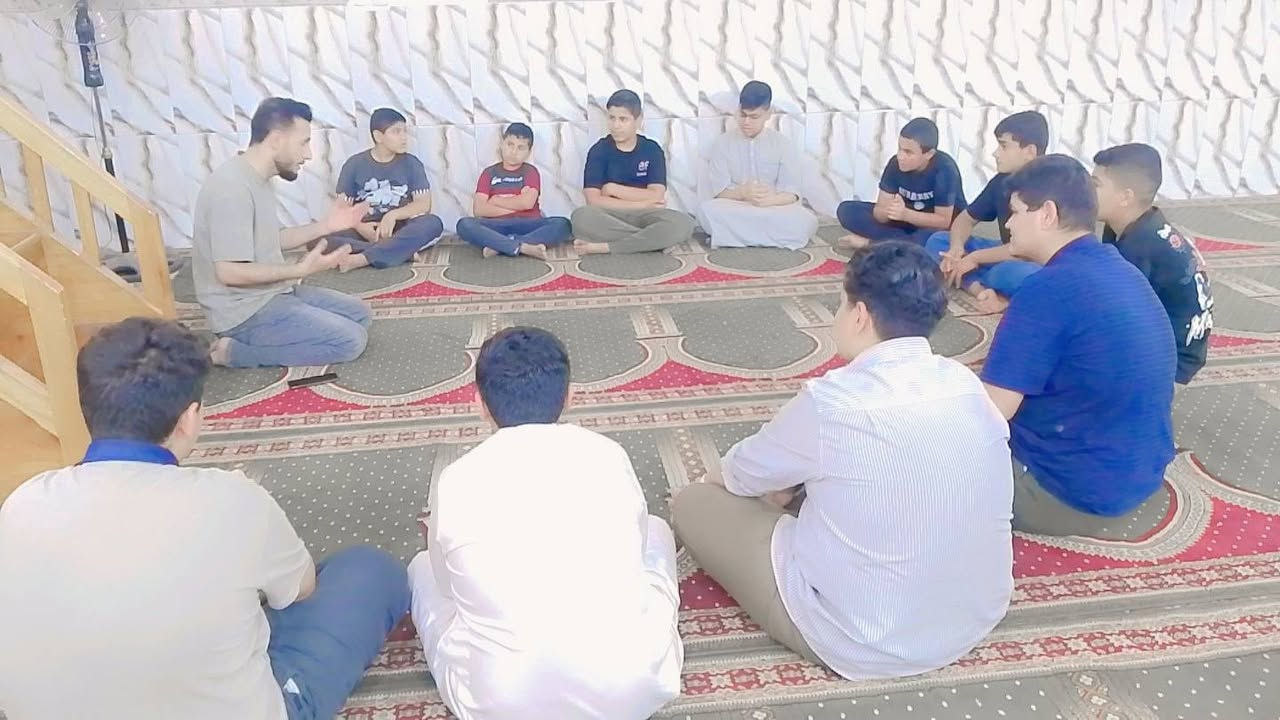 قال تعالى ﴿فَلْيَنظُرِ الْإِنسَانُ إِلَىٰ طَعَامِهِ﴾ [عبس/24]  
تنطلق الدورات الصيفية في الفقه والعقائد والأخلاق لتغرس في الناشئة غذاءً روحيًا وفكريًا، يربط العلم بالإيمان، ويحوّل المعرفة إلى سلوكٍ تربوي وإصلاحي حي.
كل يوم بعد صلاة المغرب مباشرة ما عدا الثلاثاء والخميس والجمعة
في حسينية الامام الحسين عليه 
العراق ميسان حي الحسين الجديد


**إذا كنت صاحب هذا الإعلان وتريد حذفه لأي سبب، رجاءا أرسل رسالة إلى الدعم الفني**