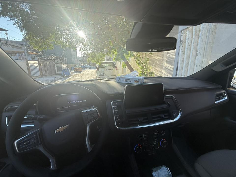 السلام عليكم ورحمة الله وبركة 

 
تاهو ٢٠٢٤LT وكالة المنصور السيارة مكفوله  

8
𝑉
8
 سعة 6.2 لتر بقوة 420 حصان

مصابيح أمامية LED
 مصابيح نهارية.
باب خلفي كهربائي.
حامل سقف مطلي.

شاشة عدادات قيادة.
نظام صوتي فاخر من Bose.
ثلاجة كونسول مركزي.

نظام تنبيه الاصطدام الأمامي والفرملة التلقائية.
مراقبة المنطقة العمياء (Side Blind Zone Alert).
تنبيه حركة المرور الخلفية.
حساسات أمامية وخلفية وكاميرا رؤية خلفية.
نظام البقاء في المسار مع تحذير الخروج منه. 
العنوان:بغداد الدورة 

للتواصل :***********
