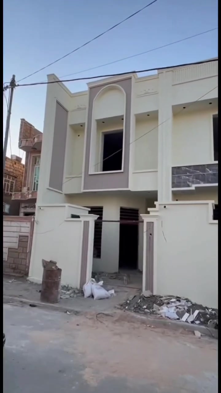 � منزلان فاخران عاليَا المواصفات للبيع 🏡

📍 الموقع: مدينة الديوانية – حي الفرات – خلف عمارة ابن عطية.

تم تصميم المنزلين وفق أحدث المواصفات الهندسية وباستخدام أفضل مواد البناء عالية الجودة.

📐 مساحة كل منزل: 100 متر مربع
📏 الواجهة: 5 أمتار
📄 الطابو: صرف

يحتوي كل منزل على طابقين:
▪️ الطابق الأول: غرفة، صالة، استقبال، ودورتي مياه.
▪️ الطابق الثاني: غرفتا نوم، إحداهما ماستر، وصالة.

💰 السعر مناسب.

📍 العنوان: حي الفرات – شارع الصب – قرب التسفيرات.
📞 لمزيد من التفاصيل، مراجعة مكتب صناع المال للعقار
***********
***********
