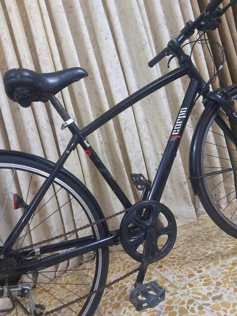 دراجة نوع 700c ماركة CORPO ياباني نظافة 95/% اخت الجديد 

السعر 100الف وبي مجال 

(العنوان/بغداد/البلديات)) رقم الهاتف ***********

