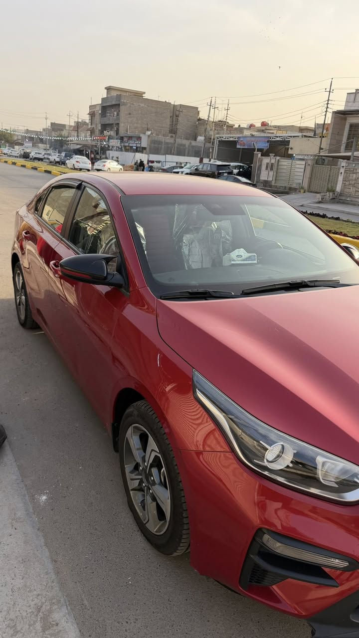 السلام عليكم
للبيع كيا سيراتو 2020 
كير + مكينه مكفوله 
بيها طخه بل جملغ الخلفي + الباب ممصلحات ثنينهم بارد 
السياره ماشيه 106000
تحكم ستيرن 
شاشه + كامره 
مابيها اي نواقص كامله 
السعر 140 وبيها مجال 
مكاني بغداد البلديات 
***********
