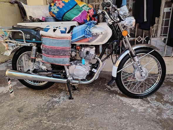 سلام عليكم دراجه نامه موديل 2025 أوراق سكنر استنساخ دراجه مثل مشوف نضيفه كلش مكاني حي العامل *********** سعرها 700
