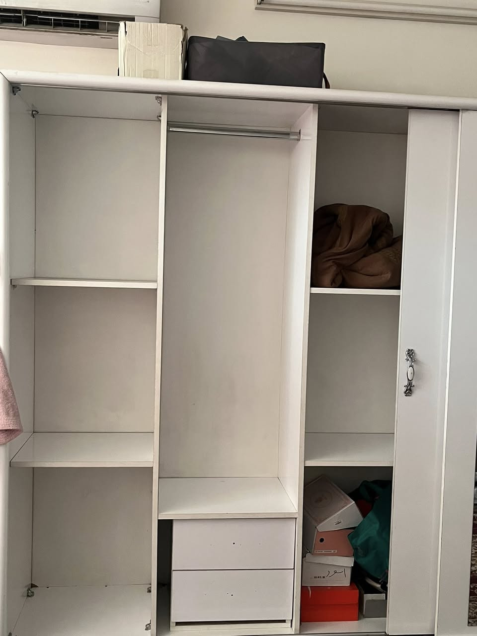 غرفة نوم مستعمله للبيع
3 اسرة نفر ونص 
3كوميدي
مستواليت مع مرآه مفصوله
وكنتور 
المكان بغداد 
السعر والتفاصيل الاخرى راسلونا


**إذا كنت صاحب هذا الإعلان وتريد حذفه لأي سبب، رجاءا أرسل رسالة إلى الدعم الفني**