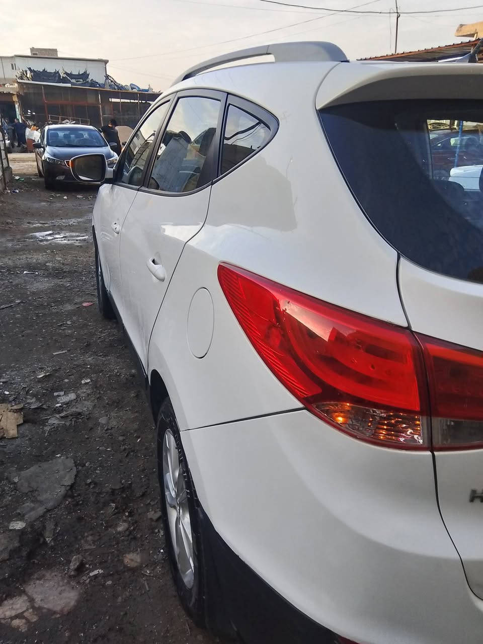 السلام عليكم توسان خليجيه موديل ٢٠١٤
رقم بابل انكليزي هزه جديده يعني تحويل مباشر
صدر حداديه شادهن جدت كير مكينه وكير 
مكفولات مال بيت السياره متعوب عليه 
بيهه قطعتين صبغ جاملغ وبنيد والباقي مكفول
السعر ١٠٥ ورقه بيهه مجال بصيط حك جيتك
مكان السياره بغداد الشعب شارع صحه 
قرب مثلجات تفاحه ....
***********
