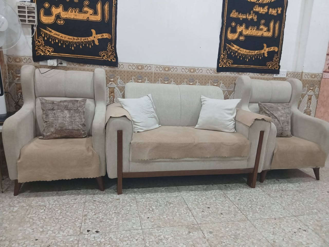 تخم للبيع السعر ٣٥٠ وبيه مجال اتصال على الرقم ***********
