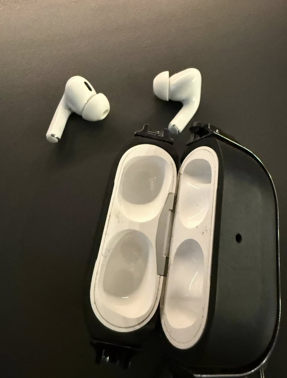 ايربود برو2 تايب سي ابل اصليه وكاله
غراضهه كامله فوول نضافه السعر170 
مكاني بغداد


**إذا كنت صاحب هذا الإعلان وتريد حذفه لأي سبب، رجاءا أرسل رسالة إلى الدعم الفني**