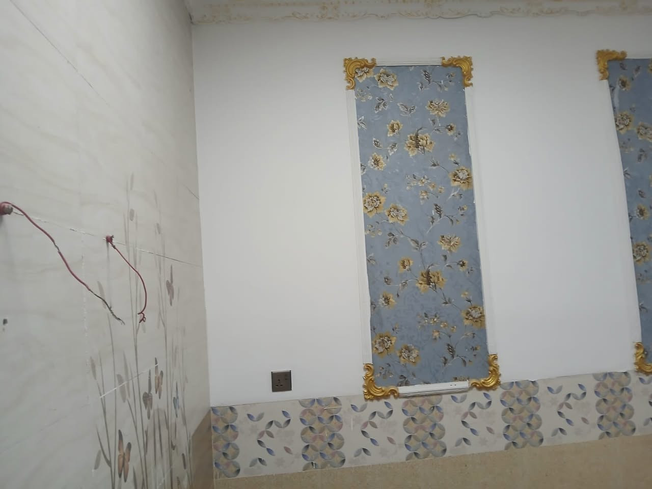 بيت للبيع مساحتة 100م يحتوي علي طابق الاول غرفه واستقبال مطبخ وخدمات طابق ثاني غرفه وبيتونه سندويش أرضية البيت مرمر مكانه حي السلام نوع السند أصفر للإستفسار الاتصال ***********
