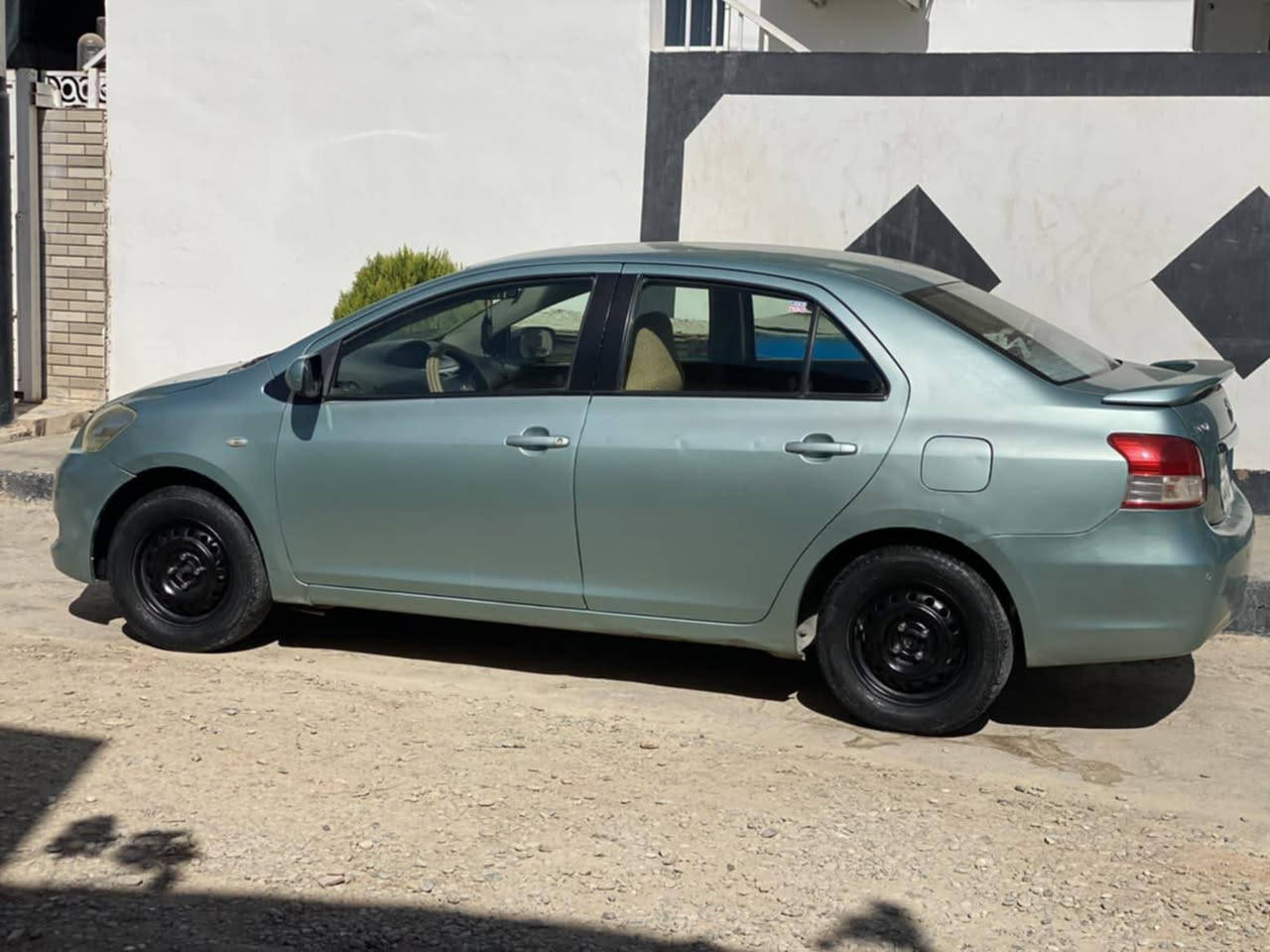 یارس مۆدێل 2007 
گێڕ و مەکینەو تەبرید بەشەرتە
حیزام بۆیاخە بۆ جوانی و کاڵبونەوە
دوو پارچەی پێوەیە سەنەوی بەسەرچوە کارتی بەنزینیشی لەگەڵە
شوێن چەمچەماڵ
سعری 78 وەرەقە  و مەجال
بۆ پەیوەندی ژمارەی خاوەنەکەی
*********** أربيل, العراق
