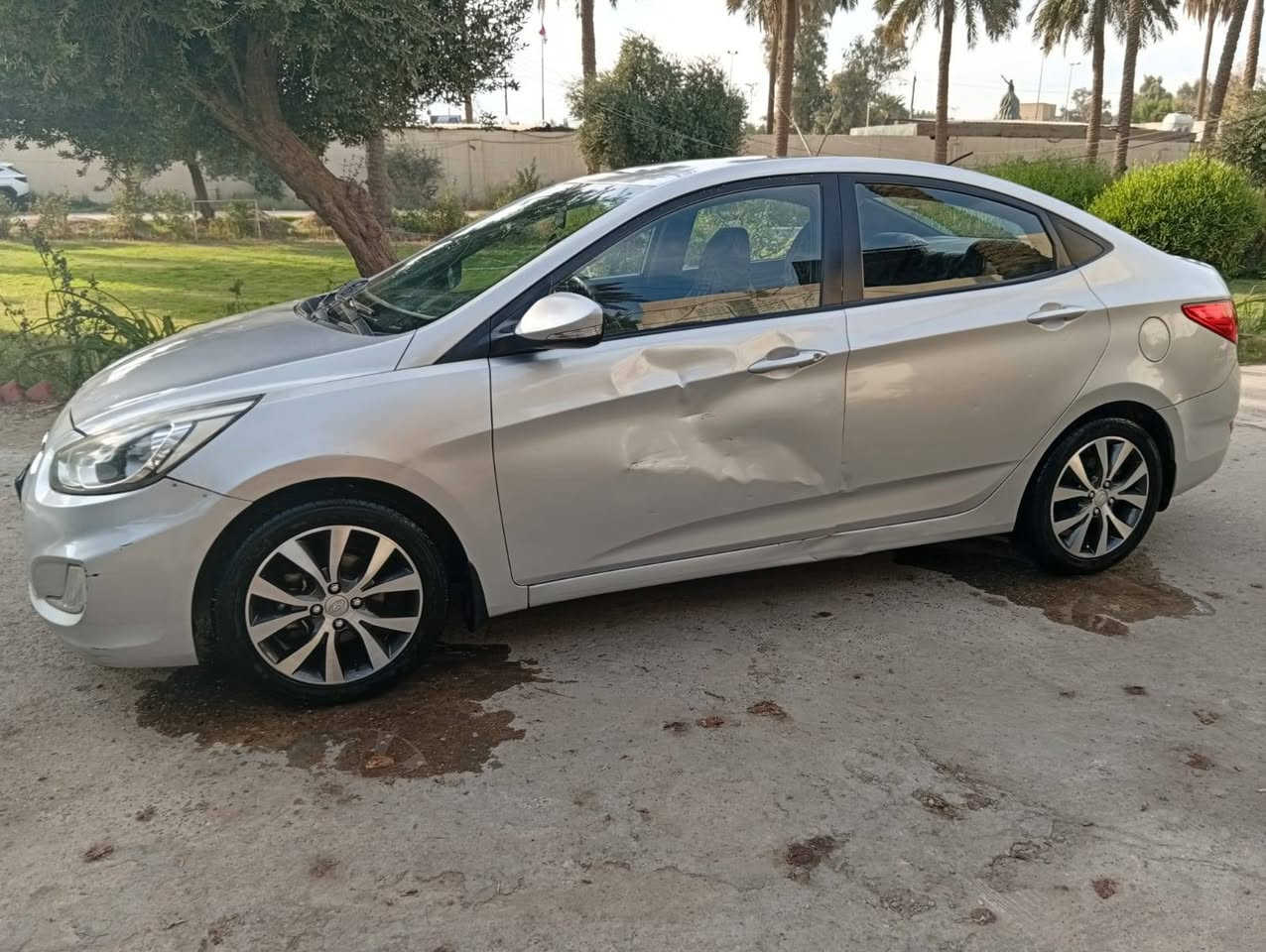 السلام عليكم شباب اكسنت ٢٠١٦ فقط  هاي الباب و بيهه قليل صبغ بالجاملغ سيارة جهازه تبريد شغال مكاني بغداد السعر ٩٧ وبيهه مجال قليل ***********
