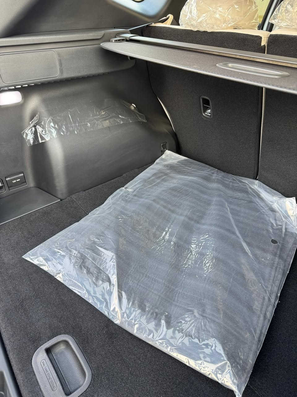 السلام عليكم عندي هونداي توكسان خلجي زيرووو مماشية موديل 2025 شركة الاولى ام الضمان فول عدا البنوراما تبريد وتدفئة بل كشنات مكفوله كفالة عامة السعر 235 مكان بغداد حي الجامعة ***********
