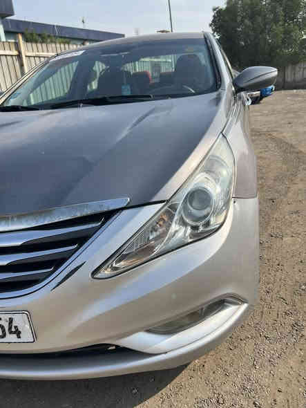 السلام عليكم 
سوناتا 2011 رقم بغداد بأسمي 
مصبوغه عام جانت صفرة ورجعت خصوصي 
حادثها جاملغ امامي 
كير مكينه تبريد حداديه خير من الله
85 بيها مجال قليل
العنوان بغداد الشعب او ساحة مضفر  
***********
