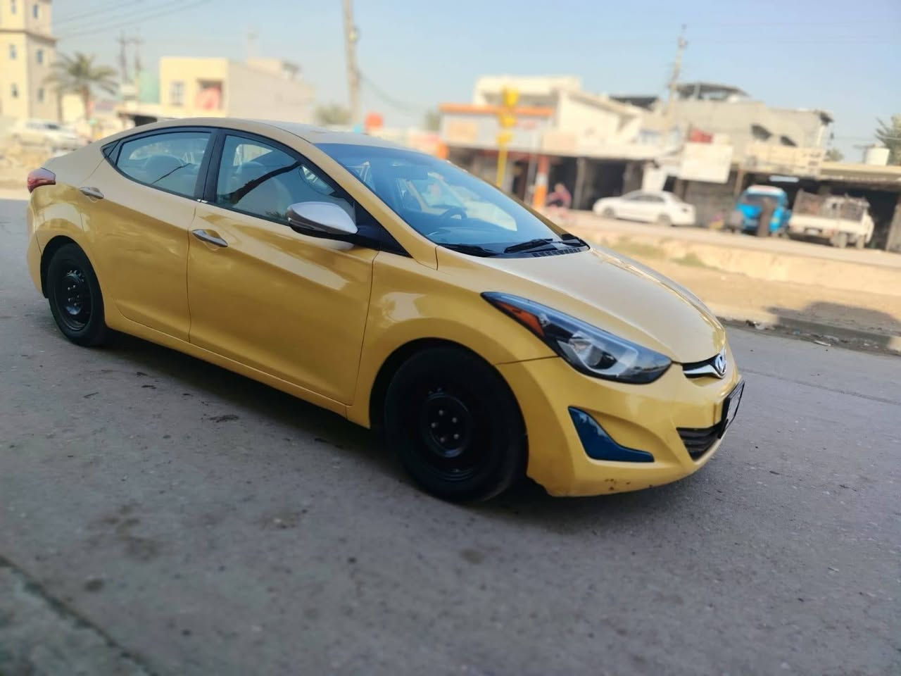 سلام عليكم عندي الانتره  للبيع موديل 2014شكل 16السياره جديده حيل بيها حادث بس باب الخلفي بدون اي دواخل بجم كبس سياره جاهزه تخم تاير جديد صدر مكينه 1800دوش مكان سياره بغداد  السعر 105 وبيها مجال بصيط اتصل عل رقم ***********
