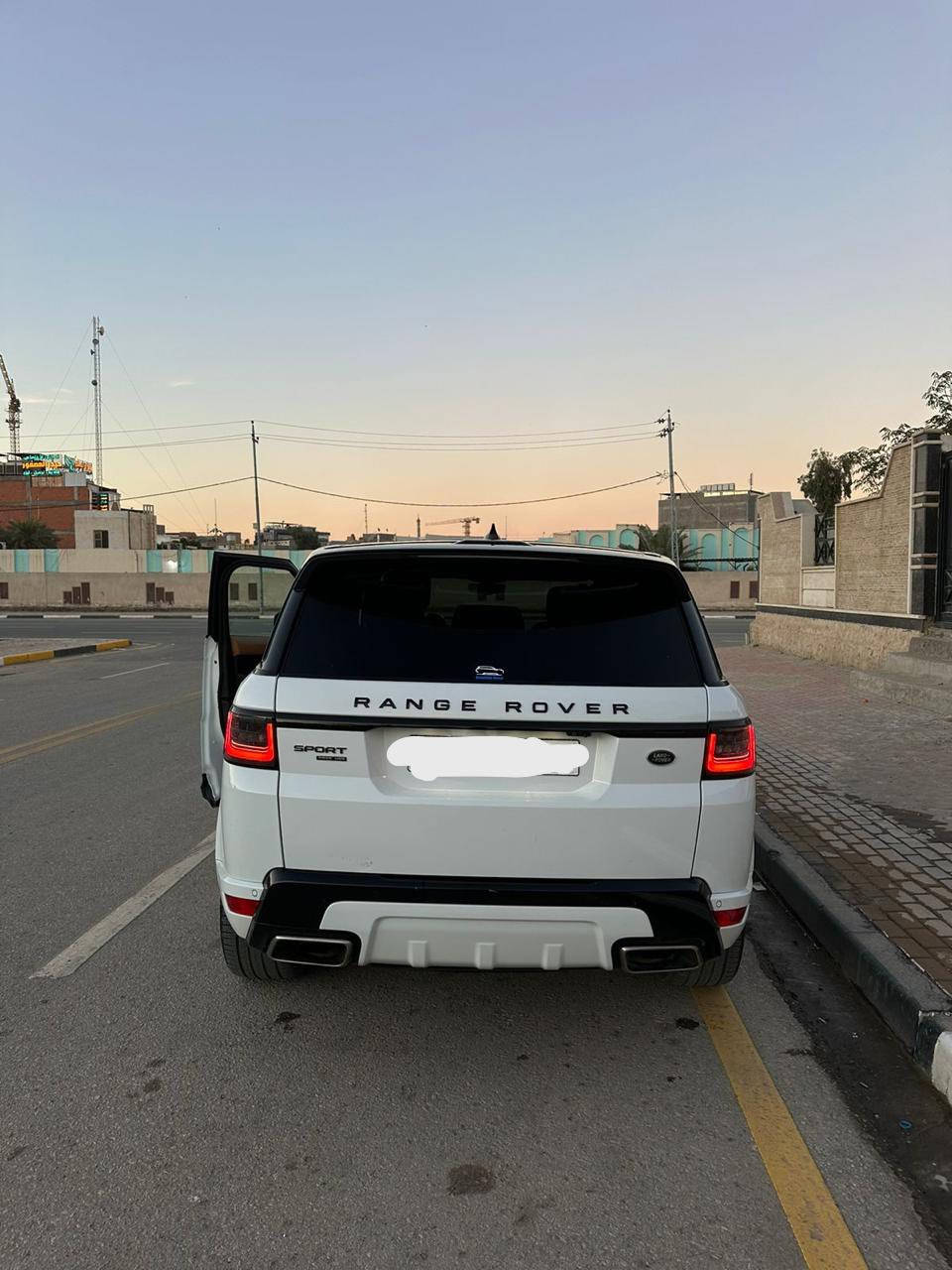 السلام عليكم
رانج روفر سبورت 2022

معروفه فول مواصفات محرك ٨ سوبر جارج

الحادث واضح بالصور تبديل باب نفس اللون

باقي التفاصيل ع واتساب 

***********

السعر 58
