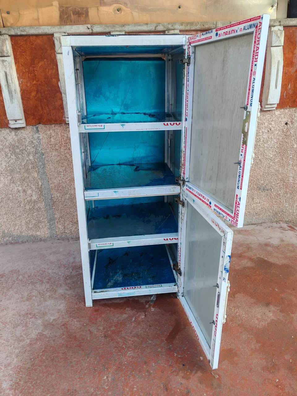 كومدي المنيوم مستخدم نضيف
بيه كسر بسيط بالصفحه موضحه بالصور

قياساته الطول ٦٠ سم و النزال ٦٠ سم

والارتفاع ١٤٦ سم مكاني بغداد الشعب

للاستفسار 👈  ***********
