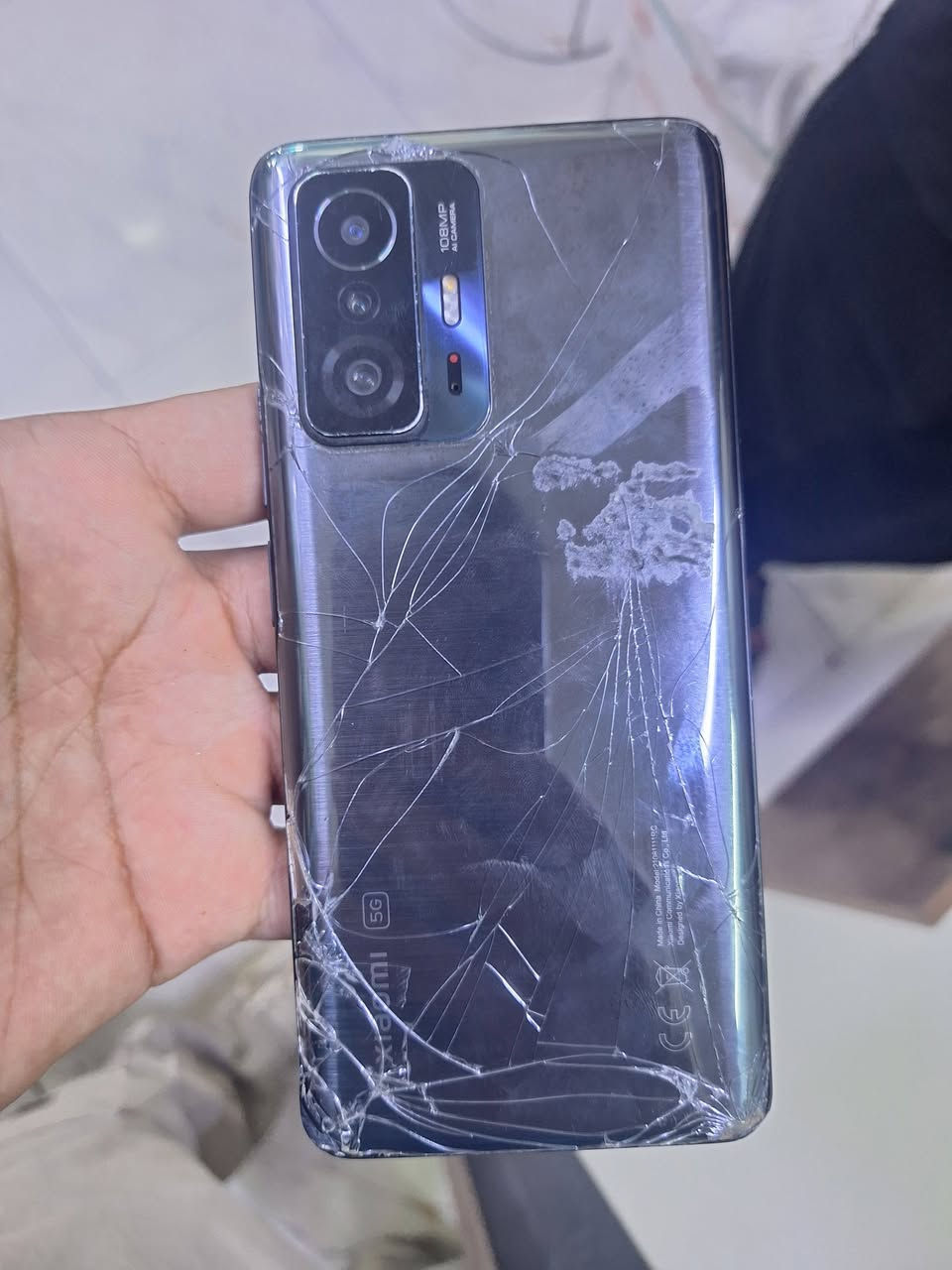 شاومي t11 ذاكرة 256 يدعم 90 فريم بوبجي
جهاز يخبل وفوول بس ضهرة مكسور 
جهاز تاخذة ع فحص سعرة 170 الف شراي يتصل 
رقمي *********** مكان كوت ا
