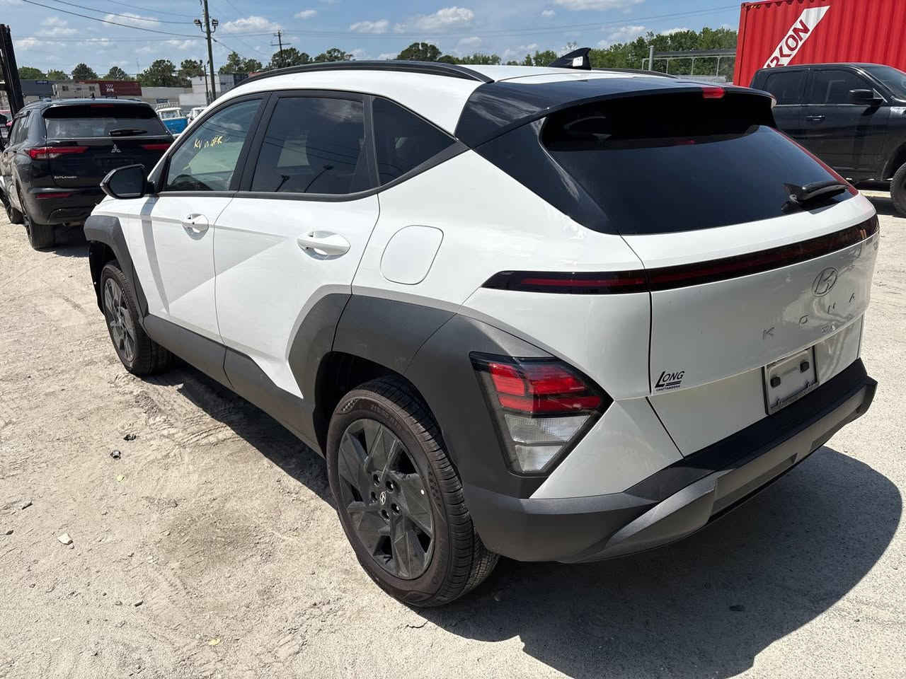 كونا 2026 sel sport الفئة الجديدة 
زيروو زيروو ماشية 1000 mi وارد امريكي 
السياره حالياً بالميناء موعد دخولهة بعد ٥ ايام 
السياره تترقم شمالي اي محافظة ( اربيل - سليمانية - دهوك - حلبجة ) 
شبه الكلين السياره فقط دعامية يرادلهة موضحه بالصور وغراضهة وياهة 
من تدخل السياره التسجيل بأسم المشتري مباشرة ( العقد المروري بأسم المشتري ) 
المواصفات هواي تكدر تبحث على الفئة مالتهة 
 
ابيع على وضعهة من تدخل بدون تصليح وبدون رقم 
السعر 170 
رجائاً اقره المنشور وشوف الصور واتصل وبيك خير وتدلل 

مكاني بغداد للاستفسار 
***********

