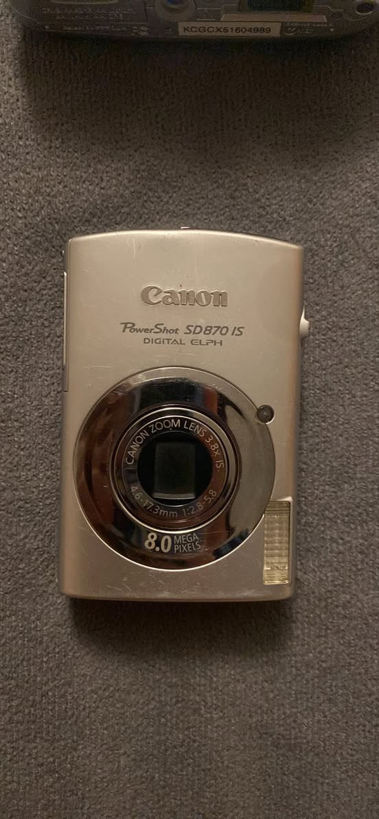 1- canon السعر 100
2-nikon السعر 50
3-nikon السعر50
4-kodakالسعر 50 
تاخذهن شلعة بيهن مجال بسيط
التواصل واتس اب 
***********
