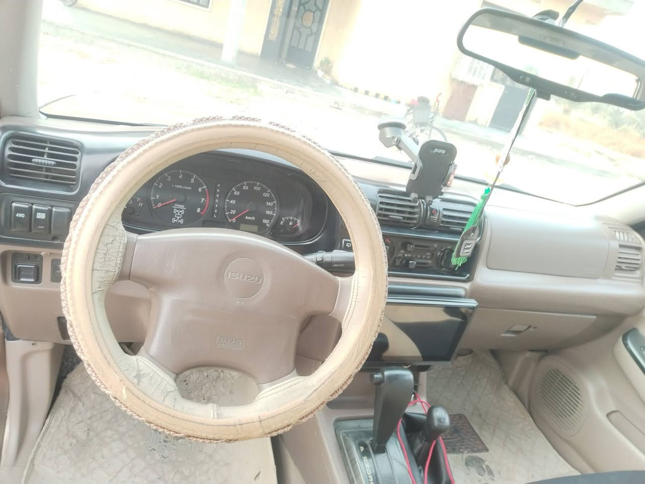 ازوزه روديو موديل 2000سليمانيه فور ويل LS تنته تبريد شغال محرك كير كفاله السعر 65بيها مجال او مراوس bmw المكان التاجي ***********
