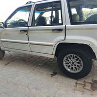 جيب شيروكي موديل 95 بسمي رقم بغداد محور ففتي ياباني جاهزه من كلشي الرق...