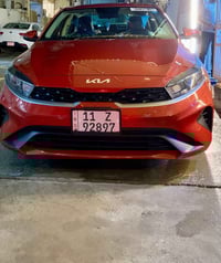 كيه فورتي  مشمشي  موديل 23 ماشيه 45 ميل السياره جديده موصفات السياره ر...