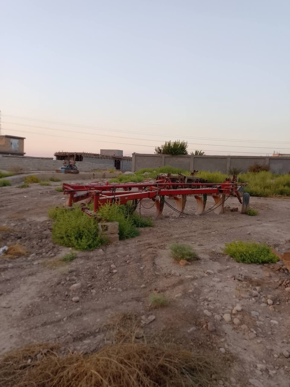 سلام عليكم فدن عدد 3 للبيع بلادي ماملعوب بيهن المكان واسط العزيزية ***********
