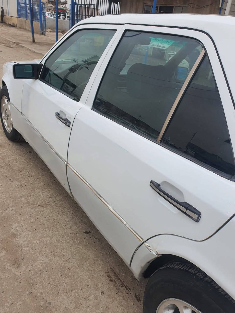 مارسدس دب رقم بغداد موديل 1990مكينه وكير    vvtمكفولات تبريد شغال ثلج تخم تاير سنويه ل 2029 السعر 35 وبيه مجال للشراي *********** االعماره
