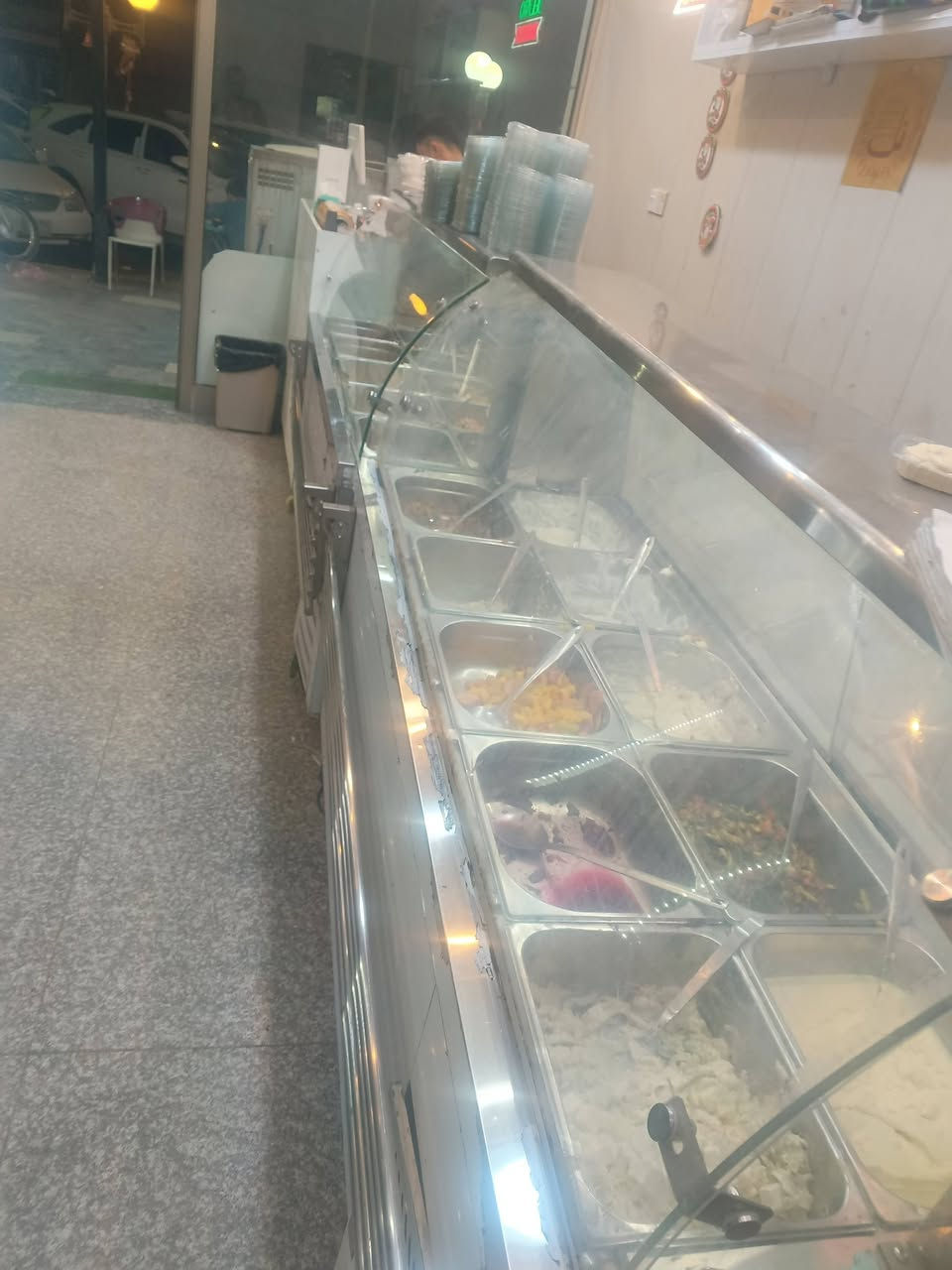 غراض مطعم كامل للبيع
***********
