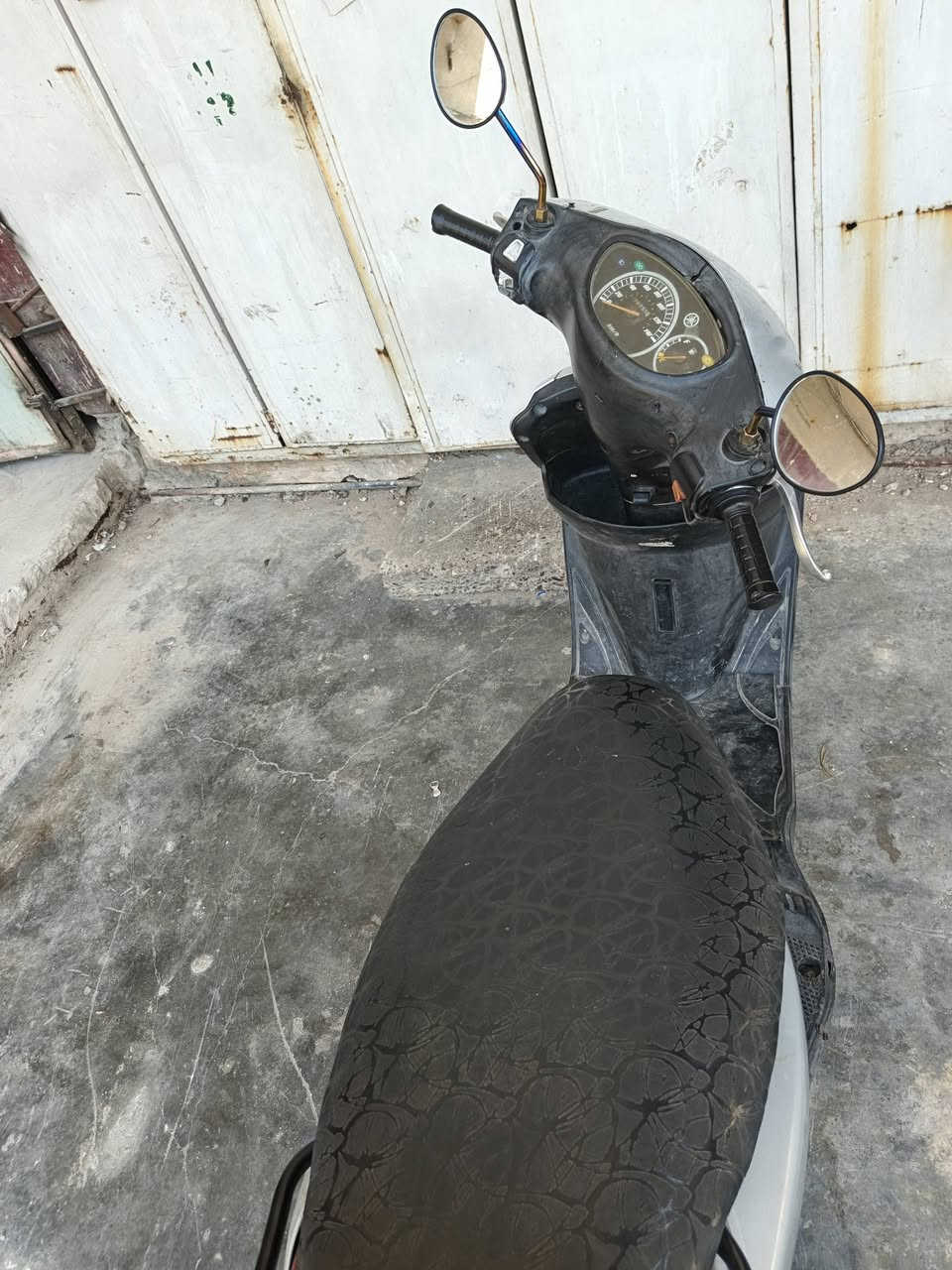 دراجه الكزز مراوس بوكسر او يراني بس بيهه صوت بل محرك مكاني بغداد الجديده ***********
