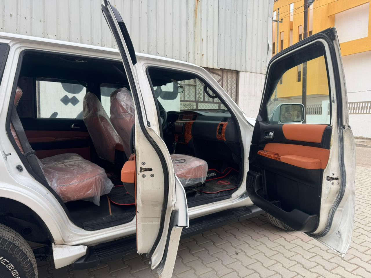 السلام عليكم 
نيسان باترول 2008مزاد وزاره الداخليه 
اوراقها كاملها وترقيم عليك السياره جاهزه من كلشي مكينه /كير /حداديه /طخم تايرات جديد خير من الله سياره ما بيها نقص برغي كير اوتو صبغ عام للجمالية مابيها لا ضربة ولاكلبة ولاخياس مكاني بغداد الحسينية 
بلعافيه على ياخذها 
سياره نضيفه وجهازه من كلشي‭00 964 770 041 6041‬
