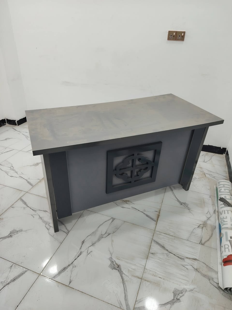 ميز للبيع للبيع الاتصال ***********
