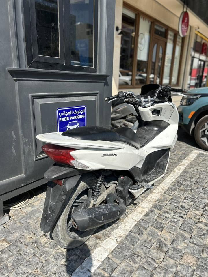 سلام عليكم pcx للبيع جيل ثاني ياباني اصلي 

لـون ابيـض صدفـي 

محرك125 cc دراجه بحاله الوكاله جديده كلش ماشيه كلاثينات  جاهزه دراجه كل نقص ما بيها 

جامة طويله 
حساس ستان 
حساس زدحام 
كاسحه اصليه 
دراجه مكفوله 
العنوان بغداد سعر 1550 شراي اتصل ودلل***********
