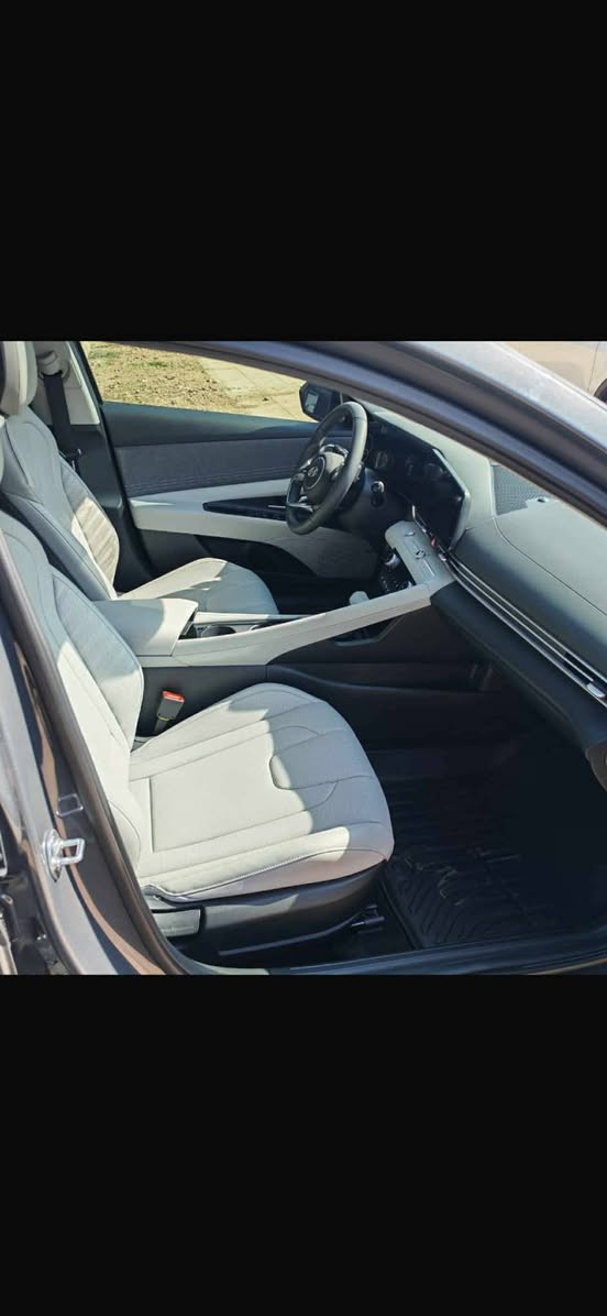 السلام عليكم  النترا موديل ٢٥ لمتد فول مواصفات محرك ٢٠٠٠ دوش رقم بابل بدون حادث نهايتهه ١٨٥ ***********
