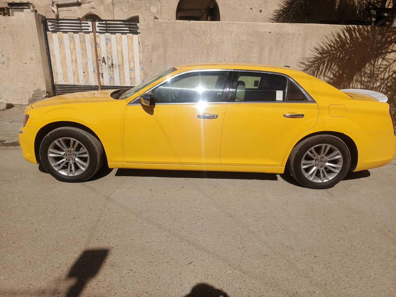 سلام عليكم اوبامه موديل 12 مصفره هيئه وغرامات خط جديده جديد تخم تاير حداديه امامي وخلفي  تبريد ثلج تدفئه خطه عماره بغداد سنويه بعده ماصاقطه150 وبيه مجال مكان السياره العماره ***********
