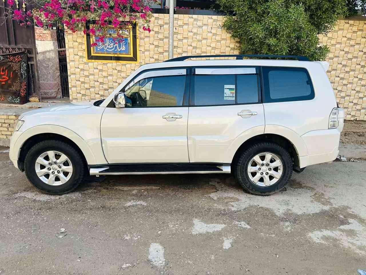 سلام عليكم باجيرو للبيع موديل 2014 حبتور رقم بغداد اتصال على الهاتف ***********
