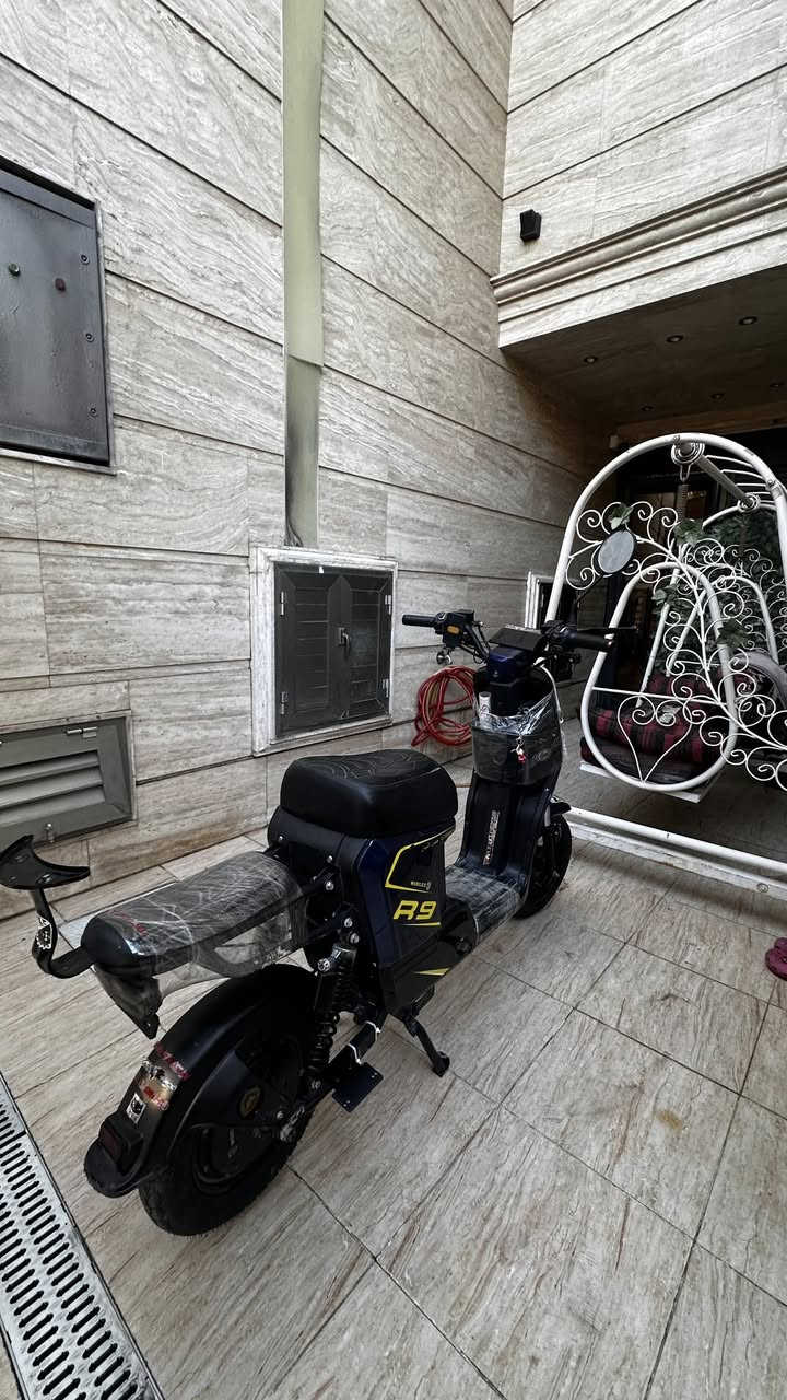 سلام عليكم دراجة شحن نوع r9لون الأزرق دراجة نظيفة مثل ما موضح بالصورة مكاني شارع فلسطين  الرقم ***********
