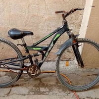 بايسكل • تاير ورا • يحتاج نفخ