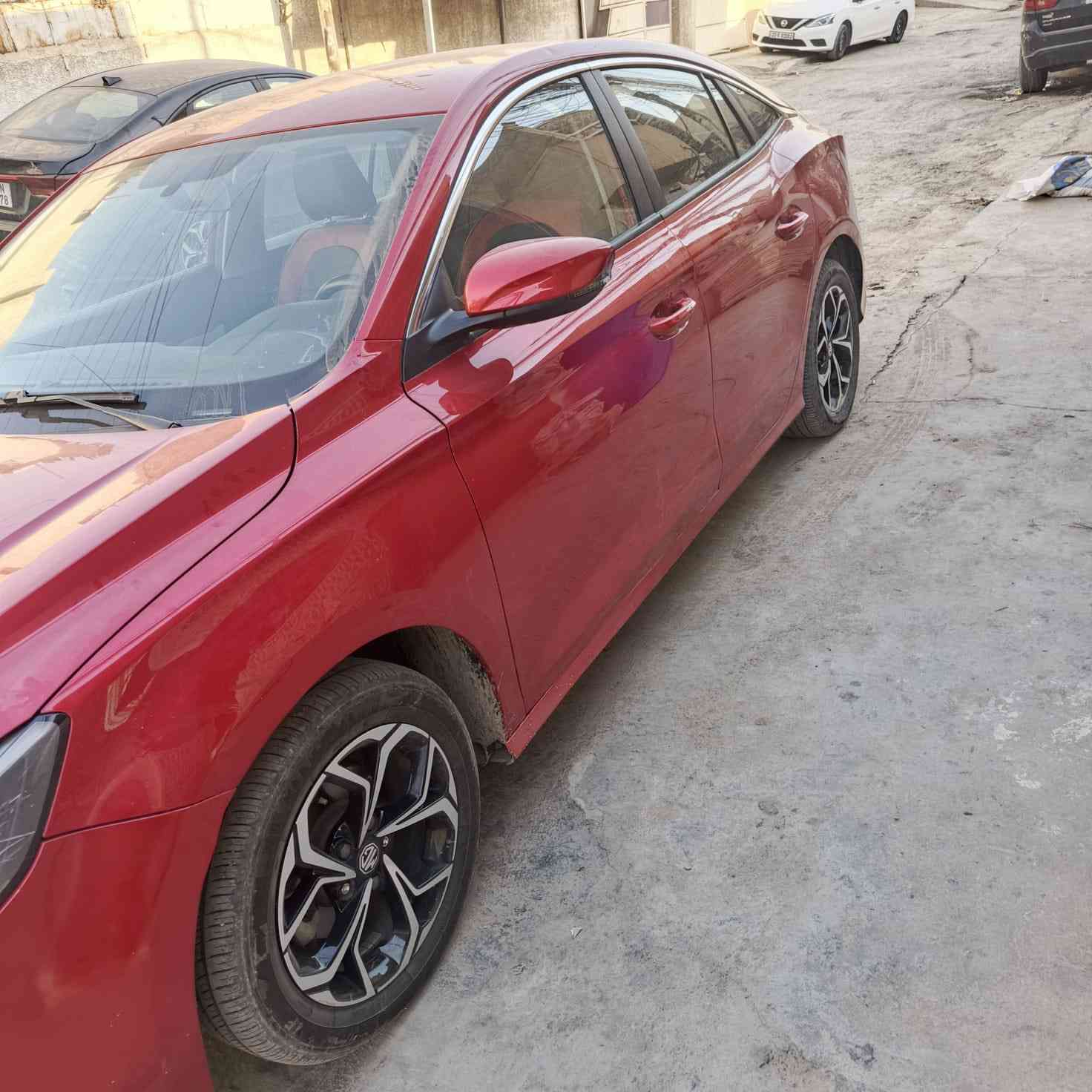 السلام عليكم MG GT1.5 تيربو 4 سلندر  كير 7سرعات DCT ماشية 35الف كيلو  شاشة اندرويد اوتو وكاربلي تحكمات بصمة حساسات كاميرا 360 ويل 16 بلادي شحن لاسلكي السيارة مابيهة نقص حدادية سيارة بلادية وجديدة تايرات جديد منضومة بانزين كلهة ادامة وجديدة كهربائيات كلهة شغالة 
السيارة مكفولة من الصبغ والتبديل والشخوط 
ملاحظات السيارة الچاملغ الأيسر   بي طخة بسيطة وتعدلت على البارد واكو تكحيلة بالتكمة  والباقي كلة مكفولة العنوان السيارة بغداد الدورة سعر السيارة  107ورقة وبي مجال للأستفسار خاص او الأتصال على الرقم 
***********
