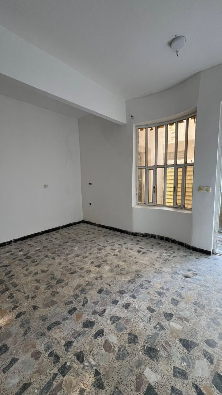 للإيجار بيت 50 متر – 3 طوابق
📍 الموقع: المربع الرئاسي، مقابل السدة، خلف كلية الفارابي
🛏️ غرفتان نوم
🛋️ استقبال
🍳 مطبخ
🚿 خدمات عدد 2
💰 الإيجار: 500
📞 الاتصال: ***********
