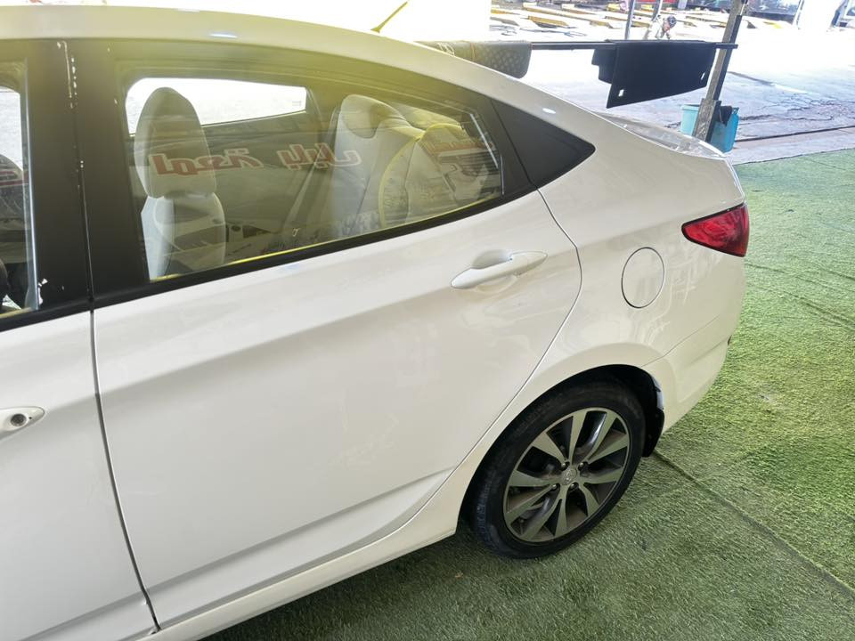 السلام عليكم
اكسنت موديل ٢٠١٥ رقم بغداد 
خليجي محرك ١٦٠٠
فتحة تحكم ستيرن
ماشية ٩٢ باسمي 
بيها تبديل جاملغ جهة السائق و الدوسات جوه الأبواب مصبوغات
السعر ١٠٨ و بيها مجال 
مكانها مركز الحلة 
***********
