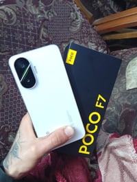 بوكو اف 7 ذاكرة 256/12  نضافة 100%كامل ملحقاتة الأصلية   العملاق يشغل ...