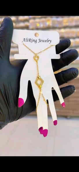 شباحي ذهب برازيلي 
ضمان حقيقي طلاء ثابت 
يوجدون خدمة توصيل 🚚 
الكل العرق 
التواصل على البيج
او على واتساب ***********
