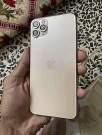 ايفون 11 برو ماكس • بطارية ١٠٠ • فيس ايدي متوقف