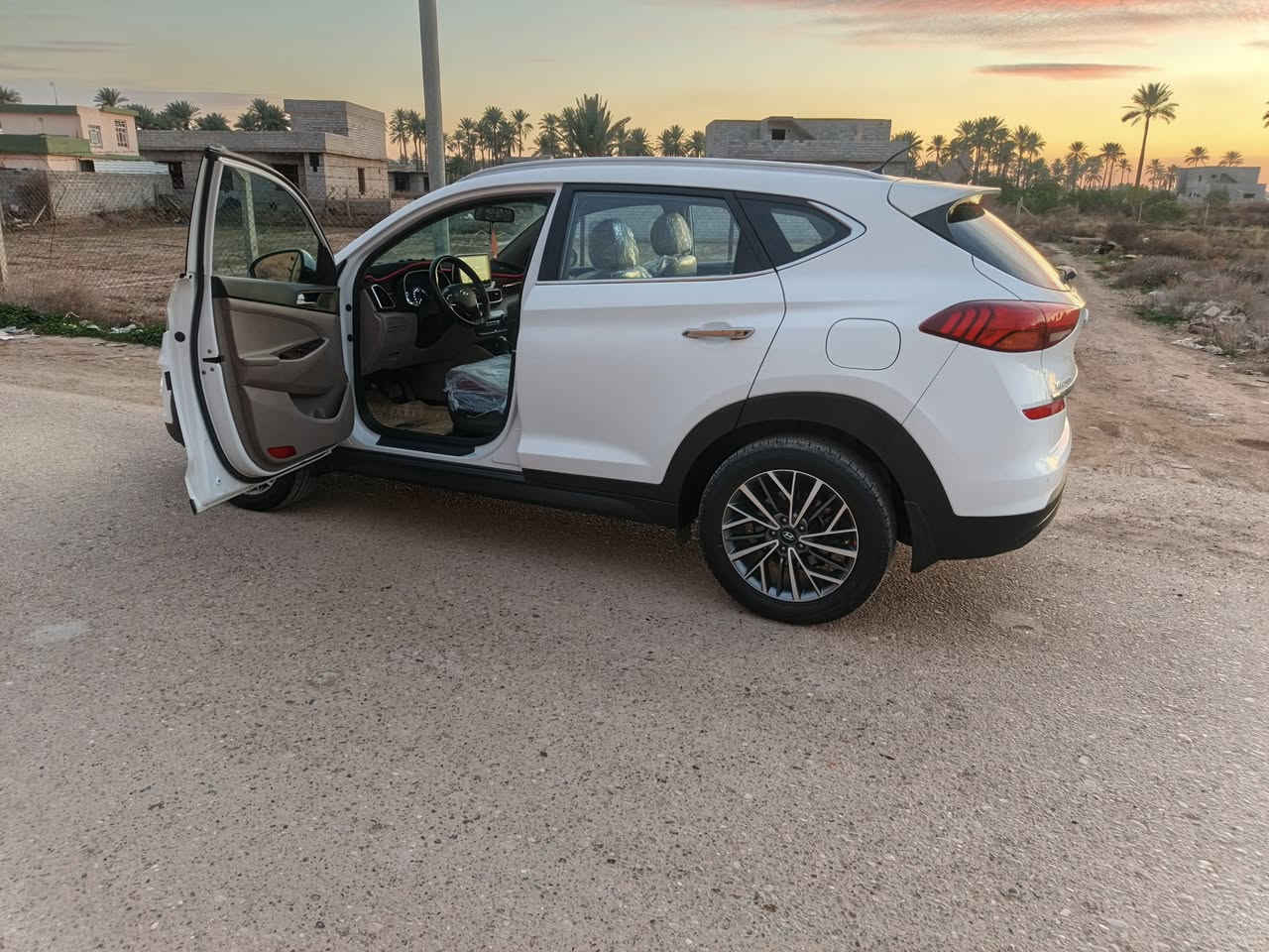 السلام عليكم توسان موديل ٢٠ فول مواصفات إشارة ترحيب بصمة أبواب بصمة تشغيل كشن كهرباء ماشيه ٤٨الف سنويه ال ٣٠ هزة جديدة المكان صلاح الدين بلد الاستفسار الاتصال ***********
