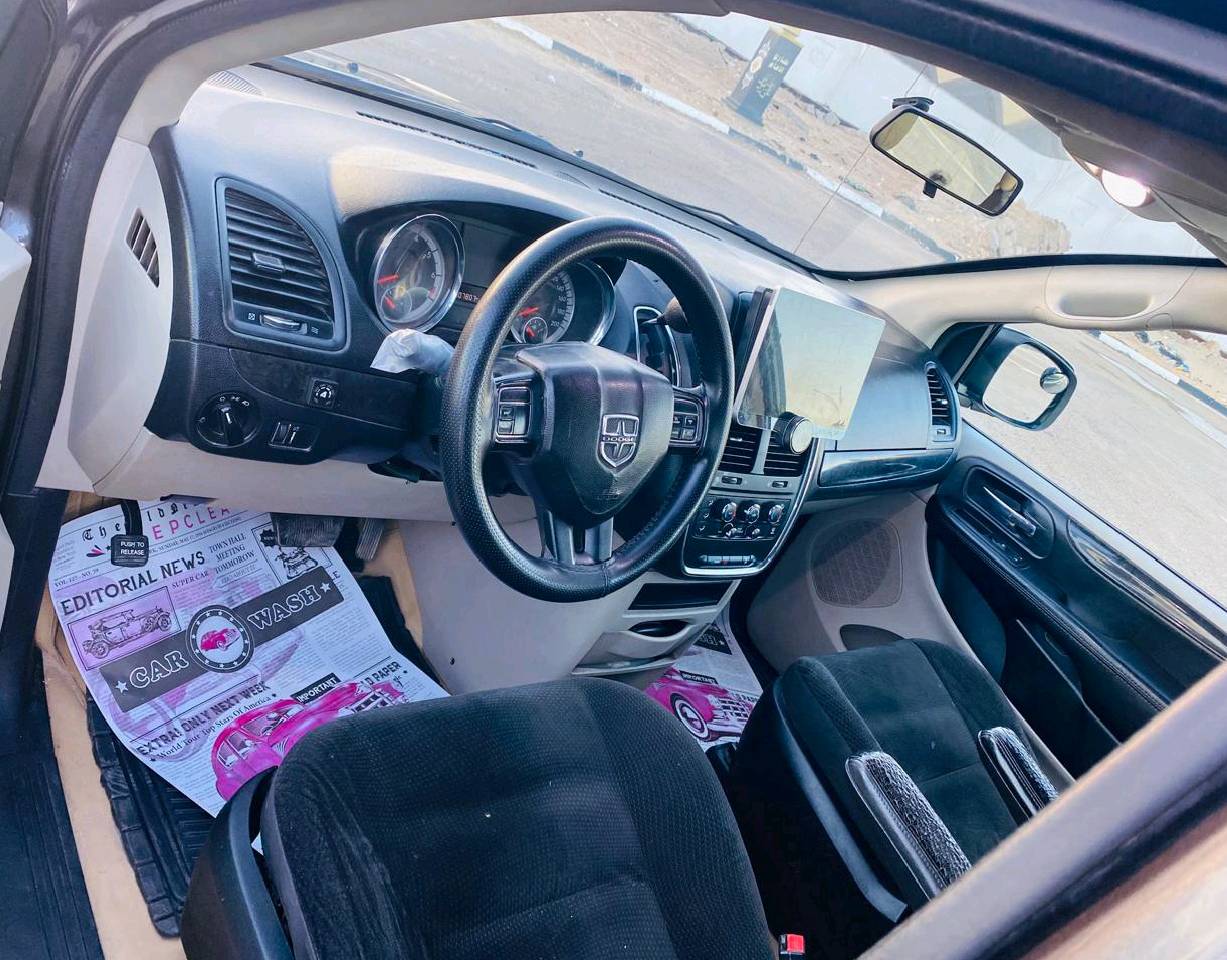 السعر 167 للاستفسا*********** دوج كرلفان 7راكب موديل 2018 امريكي داخله اكلين بدون حادث مكفوله من الضربة والتبديل بيه بلعراق قطعتين رش فقط مكينه 6V وكير مكفولات تبريد 3قطع شاشه كامره دوار تحكم استيرن السيارة جديده وجاهزه ما بيه أي نقص بيه منضومه غاز شغاله درجه اولى مكان السيارة كربلاء