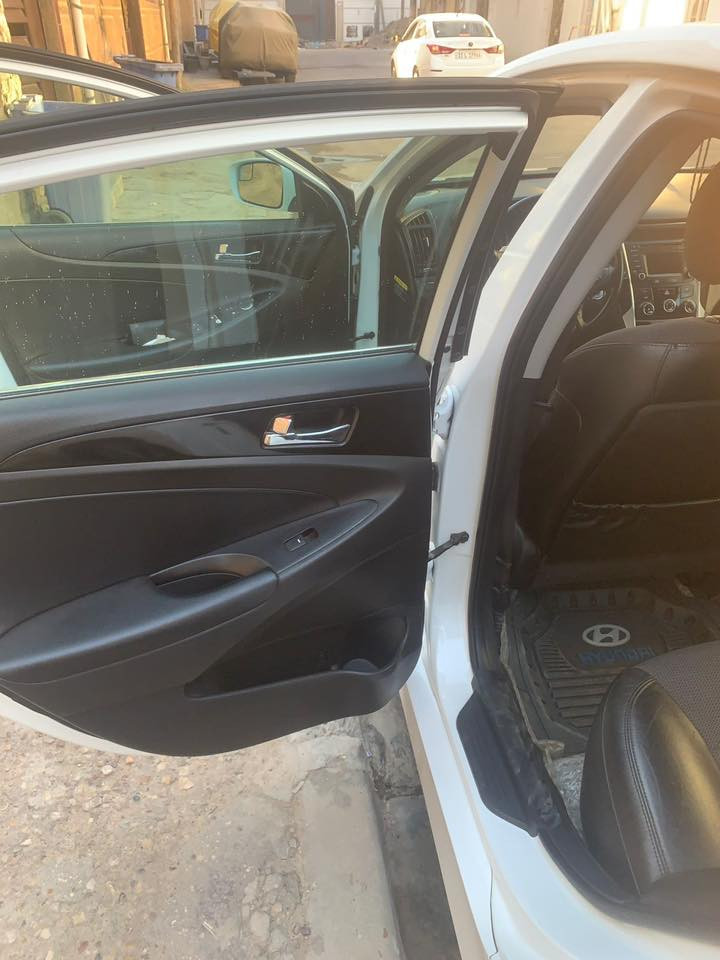 سوناتا موديل 2014 
بصمة فول ما عدا الفتحة
امريكي تدفئة بل كشنات
كرسي كهرباء
تحكم ستيرن وشفتات بل ستيرن
بيهة فقط درايم شفت والبقية مكفولة

0770 262 1175
