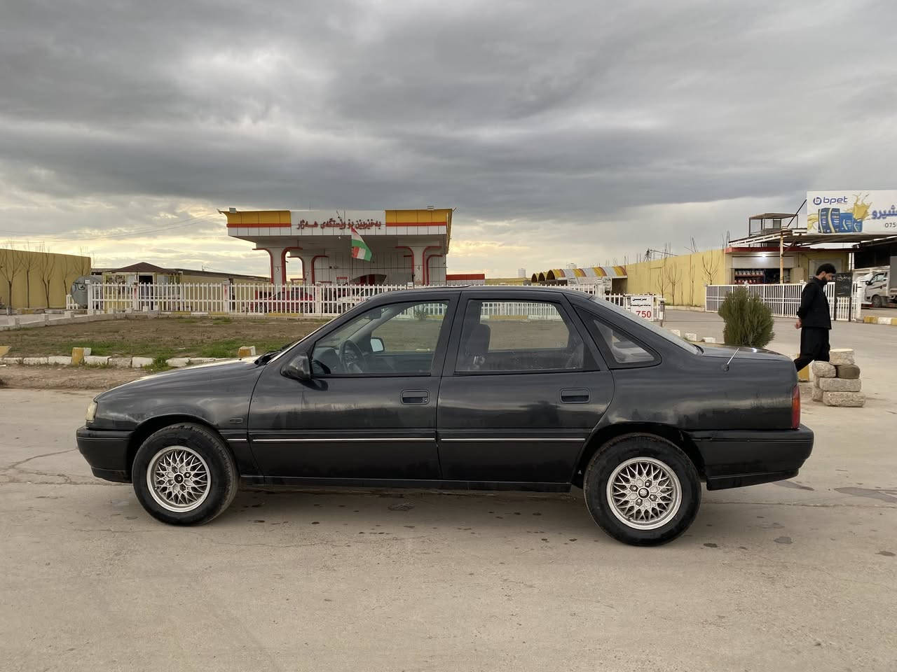 اوبل فكترا موديل ١٩٩٢
رقم نينوى بأسمي
 تحويل و و كاله بشرط 
 رقم و سنويه و هزه جديده لحد ٢٠٣١
السياره عام بخ جمالية بدون ضرر 
محرك و كيرها بشرط 
تخم طايرات و حداديه جديده 
السياره حلوه و بدون مصرف 
العنوان قضاء بردرش 
السعر ٣٨ ورقه بي مجال بسيط 
*********** واتساب
