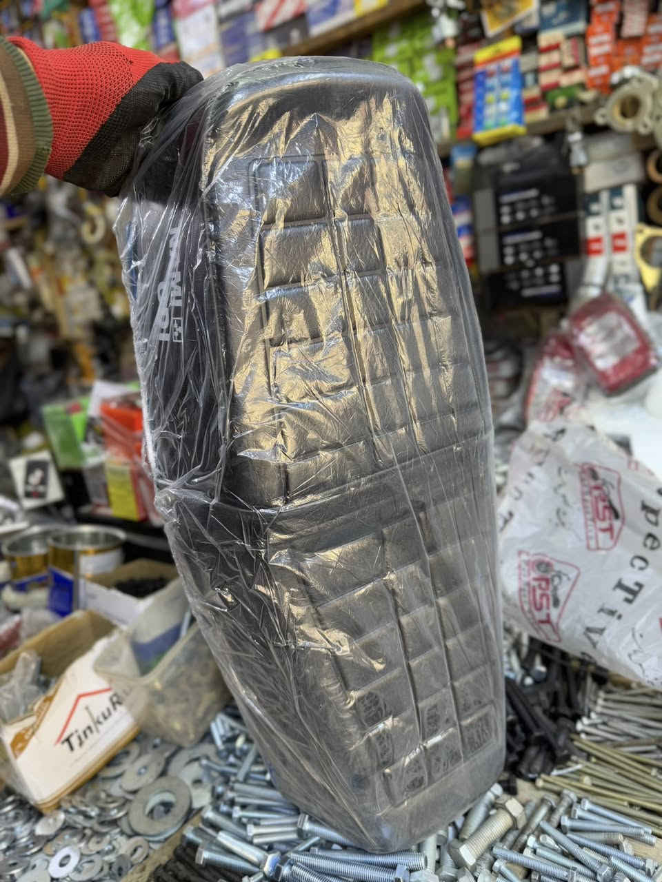 السلام عليكم على بركه الله 
يوجد لدينا ادوات احتياطيه لجميع الدراجات الناريه والتكتك والسيارات يوجد لدينا جمله ومفرد 
توصيل لكافه محافضات العراق 
 الواتساب والاتصال ***********
