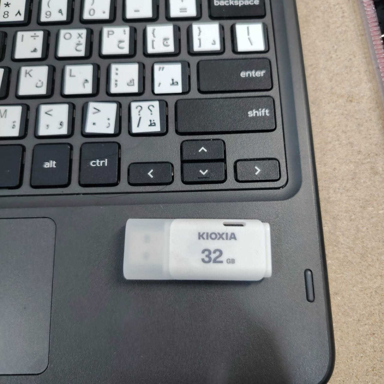 سعره 80 الف
🔥 Dell Chromebook 3100 2-in-1 – شاشة لمس
لابتوب + تابلت بجهاز واحد ✨
🔹 شاشة لمس 11.6 إنج HD
🔹 يدور 360° (2in1)
🔹 معالج Intel Celeron N4020
🔹 رام 4GB
🔹 تخزين 32GB فلاش خارجي 
🔹 نظام Chrome OS سريع وخفيف
🔹 بطارية تدوم ووزن خفيف والشاحن تايب سي
🔹 متحمل ومناسب للطلاب والدراسة
💻 عملي، سريع، وسعره مناسب
📩 للمراسلة والاستفسار خاص


**إذا كنت صاحب هذا الإعلان وتريد حذفه لأي سبب، رجاءا أرسل رسالة إلى الدعم الفني**