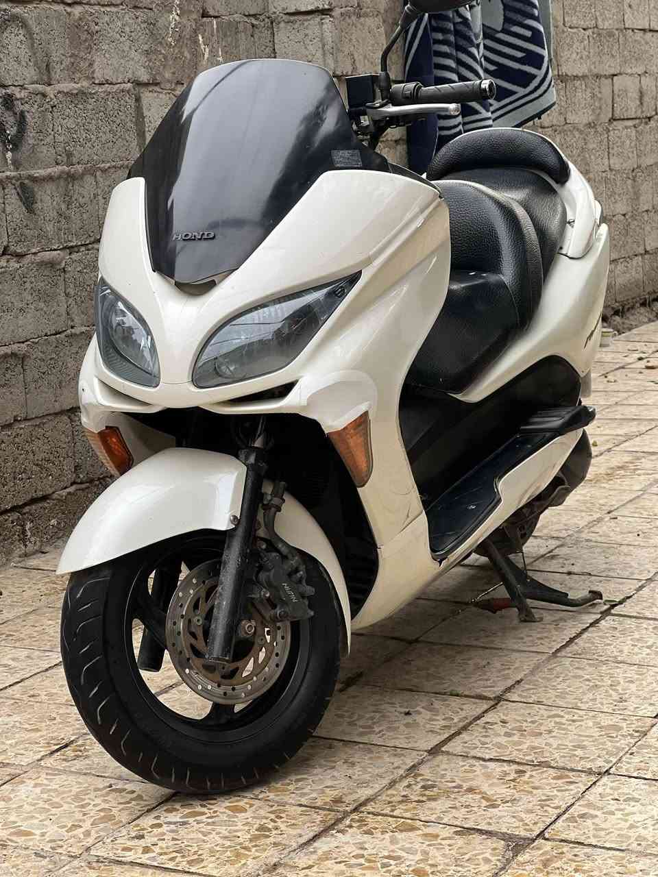 السلام عليكم فورزة09دراجةً مرتبه وكاعده بيهة فقط ذني الكسرات الزغار بل كفر ال امامي ضاربهن فابلون  الدراجة عميه بلاد للتوضيح عميه بلااد )مكاني بغداد زعفرانية(سعر800وبيهة مجال للشراي (رقم***********
